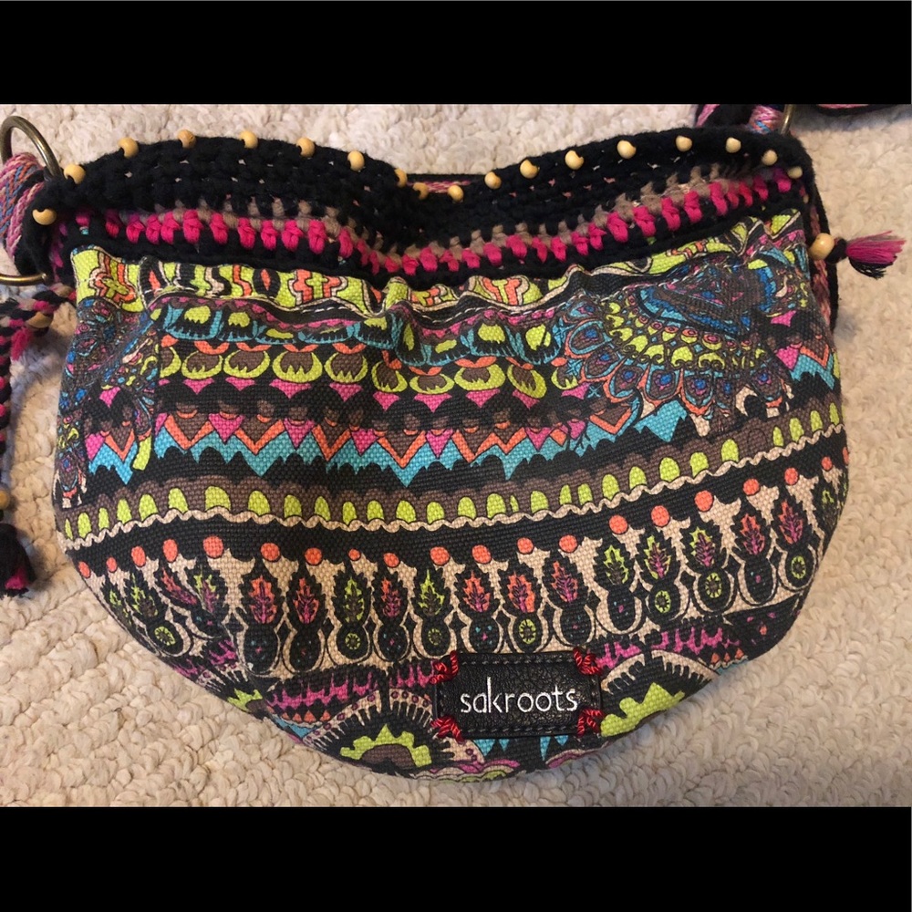Super cute Sakroots Crossbody